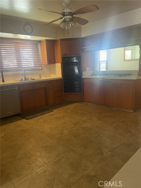 319 Tocino Drive, Duarte CA: https://media.crmls.org/medias/235282c0-8746-4e46-8387-16033f0eddb4.jpg