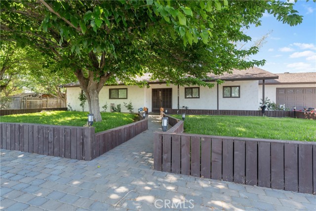10004 E Avenue S10, Littlerock CA: https://media.crmls.org/medias/2352969c-ca86-4939-8fe7-bfe3dea2139a.jpg