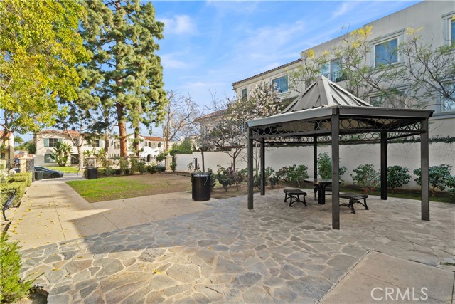 Detail Gallery Image 25 of 25 For 143 N Arnaz Dr #102,  Beverly Hills,  CA 90211 - 3 Beds | 2/1 Baths