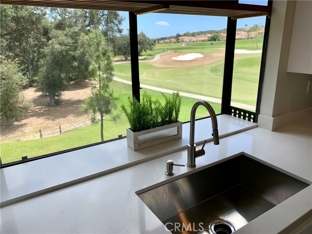 8 Green Brier Circle, Coto de Caza CA: https://media.crmls.org/medias/2352d3a7-3109-4347-89d7-7e2d3995759c.jpg
