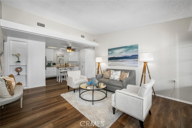 1621 Interlachen, Seal Beach CA: https://media.crmls.org/medias/2352ea04-0253-4493-9413-97e802edfd7b.jpg