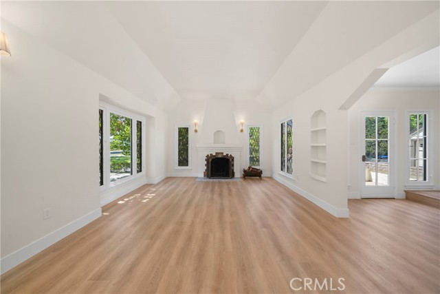 2404 N Poinsettia, Santa Ana CA: https://media.crmls.org/medias/2352eddf-8339-4460-9cbf-368eba46e67d.jpg