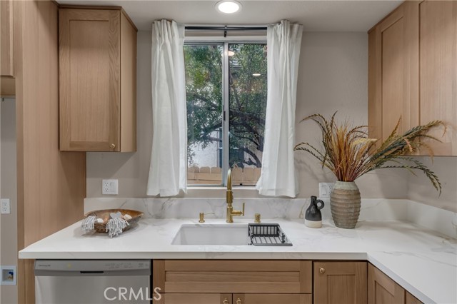 Detail Gallery Image 13 of 47 For 520 E 8th St, Corona,  CA 92879 - 4 Beds | 2 Baths