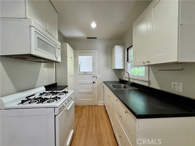 701 Mira Monte Place, Pasadena CA: https://media.crmls.org/medias/2353bb51-6e36-4980-9e07-b4ddeb301eb0.jpg