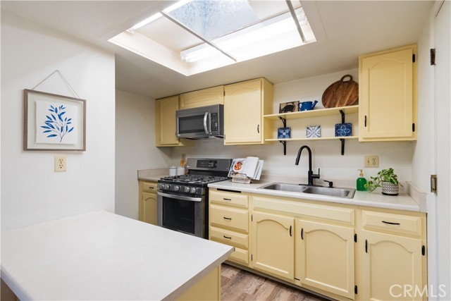 Detail Gallery Image 8 of 20 For 1607 Westfield, Paso Robles,  CA 93446 - 2 Beds | 1 Baths