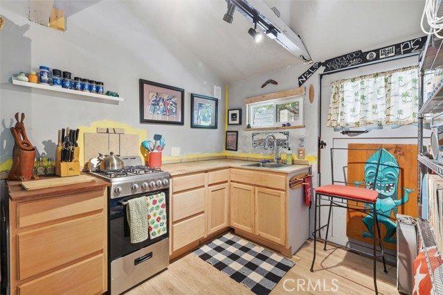 Detail Gallery Image 24 of 35 For 222 S Broadway, Redondo Beach,  CA 90277 - 2 Beds | 1 Baths