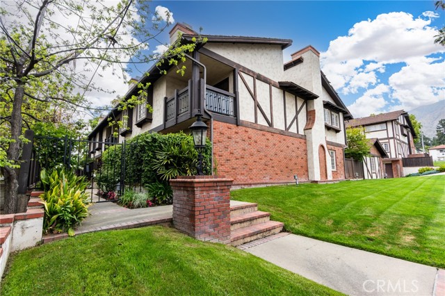 506 W Sierra Madre Boulevard, Sierra Madre CA: https://media.crmls.org/medias/2357beb5-714e-4cf6-9a91-bef6188a6413.jpg
