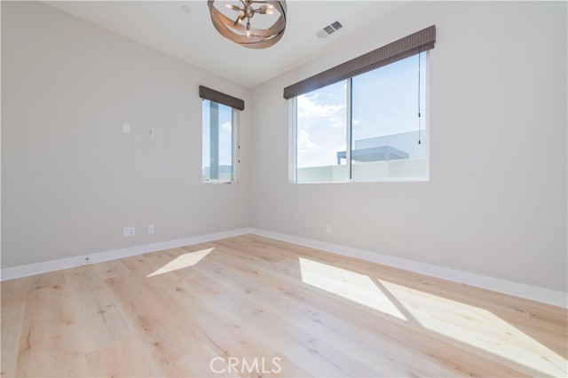 421 Transport, Tustin CA: https://media.crmls.org/medias/2357d317-fab7-416c-b606-f7fe096ef9e4.jpg