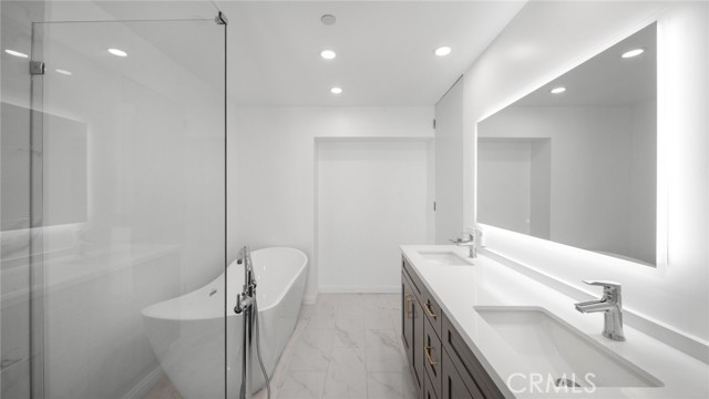 2306 Aviation Boulevard, Redondo Beach, California 90278, 4 Bedrooms Bedrooms, ,5 BathroomsBathrooms,Residential,Sold,Aviation,PV21200474