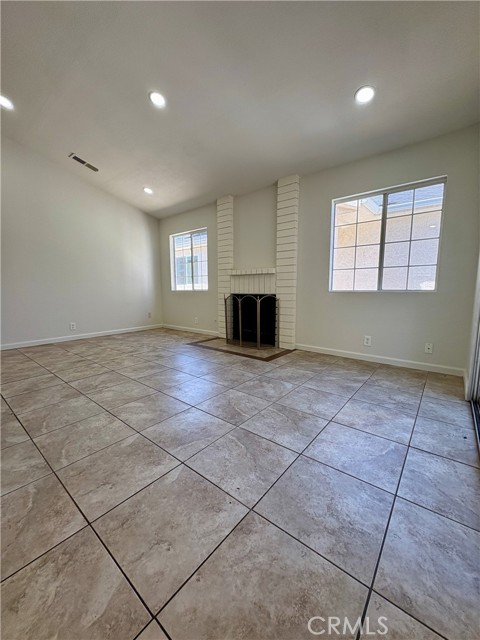 2137 Estrella Court, Palmdale CA: https://media.crmls.org/medias/23587a43-5161-450c-8b1f-b807441cd556.jpg