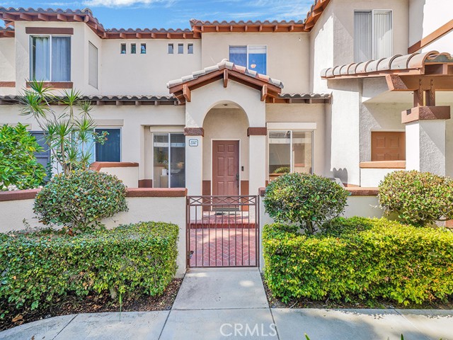 Detail Gallery Image 1 of 27 For 2347 Sunningdale Dr, Tustin,  CA 92782 - 2 Beds | 2/1 Baths