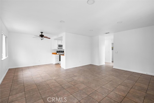 Detail Gallery Image 5 of 22 For 655 Walnut, Lake Elsinore,  CA 92530 - 2 Beds | 2 Baths