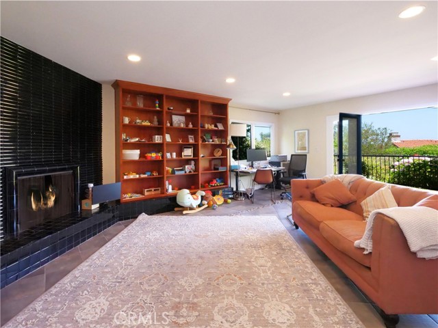 345 Palos Verdes W Drive, Palos Verdes Estates CA: https://media.crmls.org/medias/2358c8ec-4688-4e9d-8248-b047aeba6532.jpg
