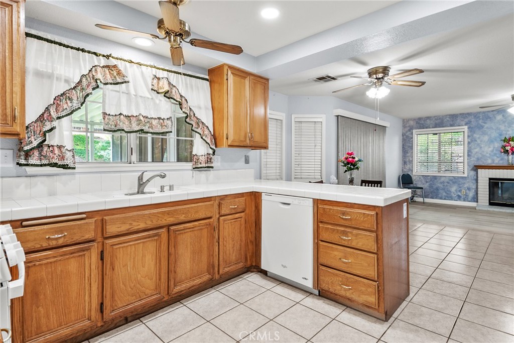 MLS #OC25106498 img 15