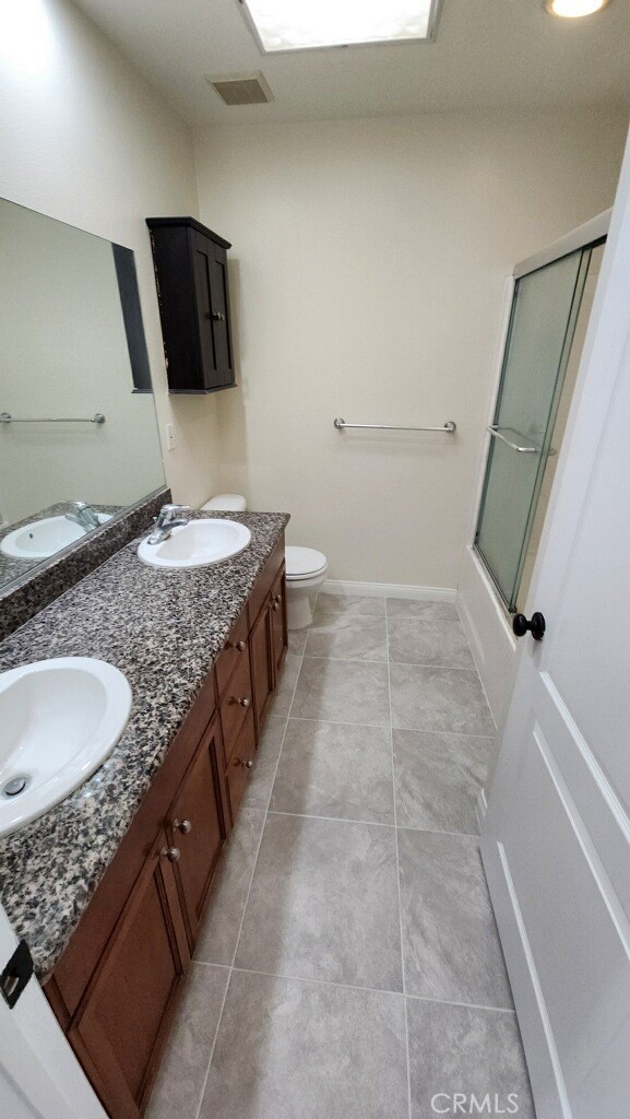 Detail Gallery Image 2 of 4 For 3753 E 52nd St, Maywood,  CA 90270 - 3 Beds | 2/1 Baths