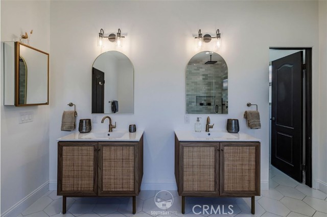 Detail Gallery Image 19 of 29 For 202 N Irena Ave #B,  Redondo Beach,  CA 90277 - 3 Beds | 2/1 Baths