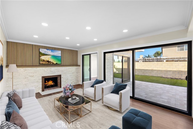 Detail Gallery Image 13 of 29 For 21662 Saluda Cir, Huntington Beach,  CA 92646 - 4 Beds | 3 Baths