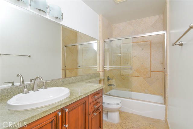 Detail Gallery Image 22 of 28 For 11911 Mayfield Ave #102,  Los Angeles,  CA 90049 - 3 Beds | 2/1 Baths