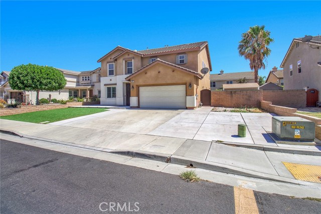 Detail Gallery Image 2 of 35 For 12851 Oakdale St, Corona,  CA 92880 - 4 Beds | 2/1 Baths