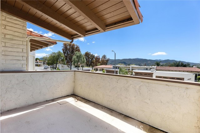 Detail Gallery Image 9 of 38 For 936 Woodlawn Dr, Thousand Oaks,  CA 91360 - 3 Beds | 2 Baths