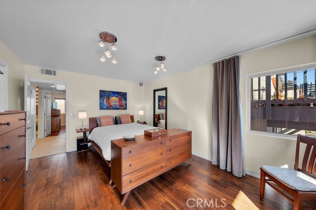 Detail Gallery Image 16 of 27 For 760 Manhattan Beach Blvd #B,  Manhattan Beach,  CA 90266 - 3 Beds | 3 Baths