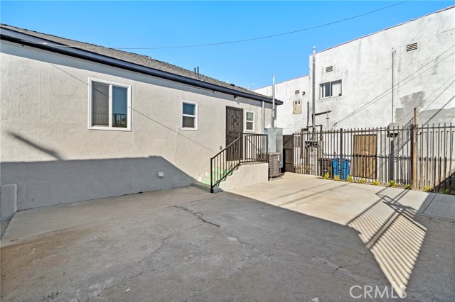 Detail Gallery Image 16 of 21 For 2138 1/2 W Florence Ave, Los Angeles,  CA 90047 - 3 Beds | 1/1 Baths