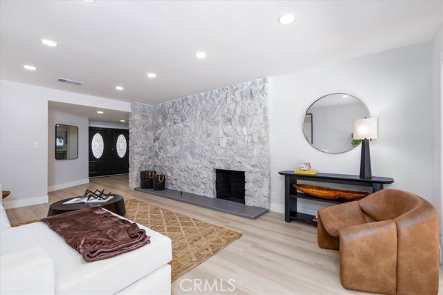 Image 11 of 37 For 19625 Romar Street