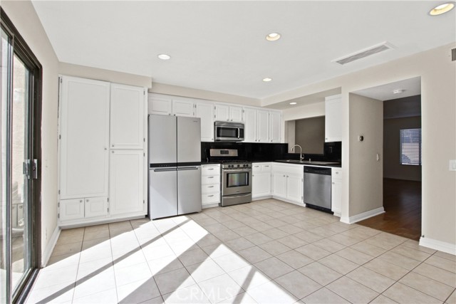 Detail Gallery Image 2 of 21 For 25885 Trabuco Rd #296,  Lake Forest,  CA 92630 - 2 Beds | 1/1 Baths