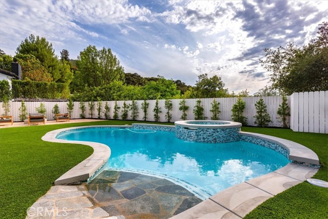 Detail Gallery Image 37 of 38 For 4401 Cezanne Ave, Woodland Hills,  CA 91364 - 4 Beds | 3 Baths