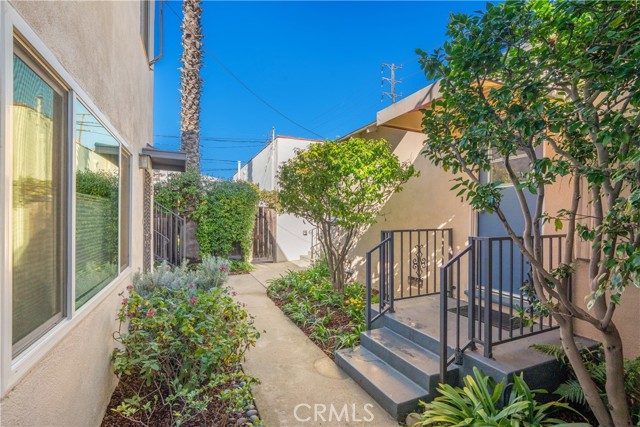 Detail Gallery Image 15 of 25 For 2332 20th St, Santa Monica,  CA 90405 - – Beds | – Baths