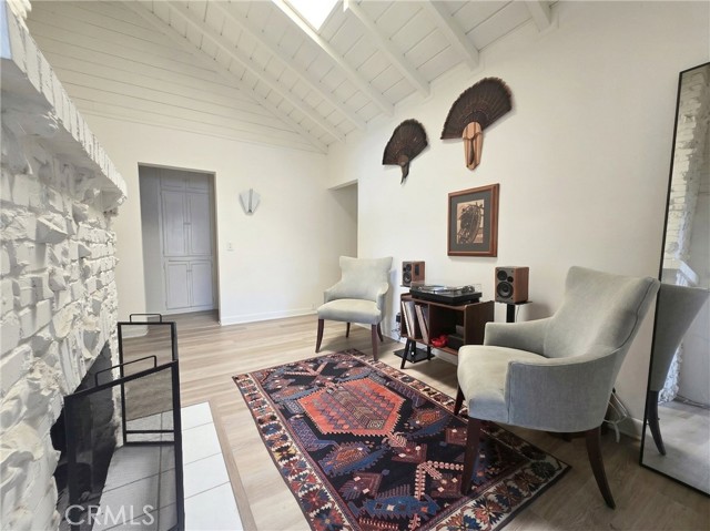 Detail Gallery Image 6 of 19 For 4332 Sunnyslope Ave, Sherman Oaks,  CA 91423 - 4 Beds | 3 Baths