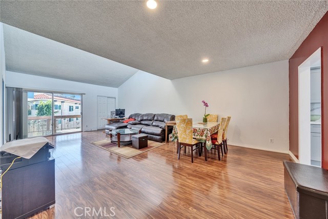 6151 Canterbury Drive, Culver City CA: https://media.crmls.org/medias/235df36b-b3de-4247-ba8d-99cc4bfbb4c5.jpg