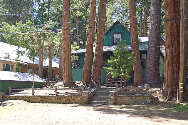 Detail Gallery Image 2 of 33 For 26156 Long Barn Rd, Long Barn,  CA 95335 - 5 Beds | 1/1 Baths