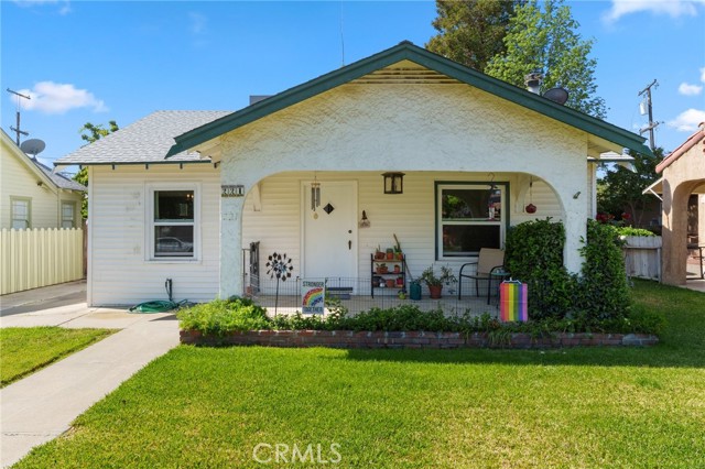 221 College Avenue, Coalinga CA: https://media.crmls.org/medias/235e5a41-d10d-4d3d-86b9-0e76bfb6c975.jpg