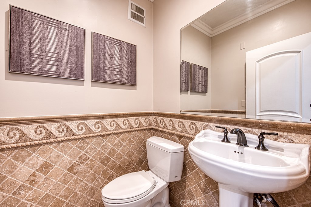 https://media.crmls.org/medias/235f07d6-8cff-43ba-8716-61c90f31f612.jpg?preset=X-Large