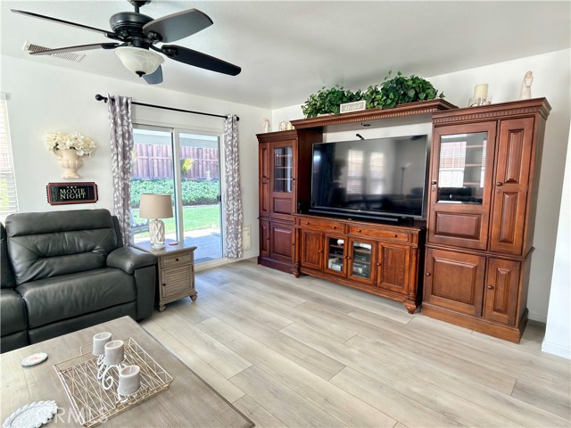 Detail Gallery Image 4 of 39 For 690 Julian Ave, San Jacinto,  CA 92582 - 3 Beds | 2 Baths