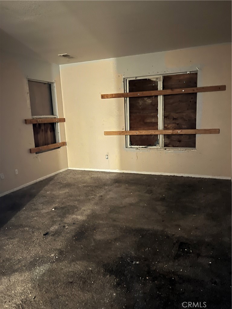 https://media.crmls.org/medias/2360cf11-6e16-42a3-8d94-a32757991580.jpg?preset=X-Large