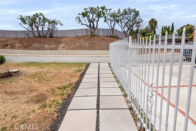 1124 W 123rd Street, Los Angeles CA: https://media.crmls.org/medias/23610499-fb07-4c7e-bd73-4abfee52f172.jpg