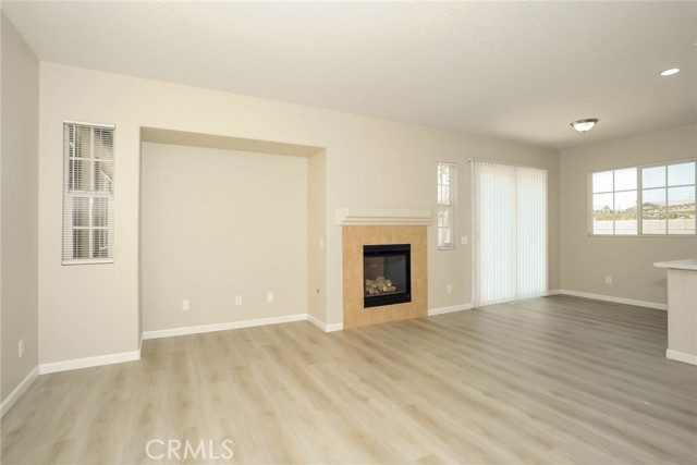 Detail Gallery Image 2 of 16 For 38725 Ambiente Ct, Palmdale,  CA 93552 - 4 Beds | 2/1 Baths