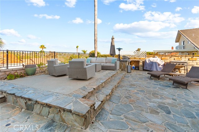 23382 Via Chiripa, Mission Viejo CA: https://media.crmls.org/medias/23621178-c9c5-42a7-a5de-f5deb40a925a.jpg
