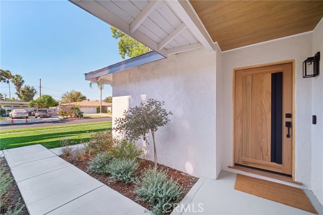 Detail Gallery Image 4 of 45 For 11212 Montgomery Ave, Granada Hills,  CA 91344 - 4 Beds | 2 Baths