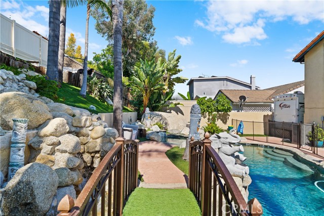 25261 Grissom Road, Laguna Hills CA: https://media.crmls.org/medias/23621c41-a060-481f-be74-e4369d5dd0e9.jpg