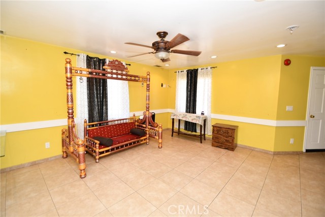 14105 Fonthill Avenue, Hawthorne CA: https://media.crmls.org/medias/236231d7-eba0-4f51-97f7-274584168a5a.jpg