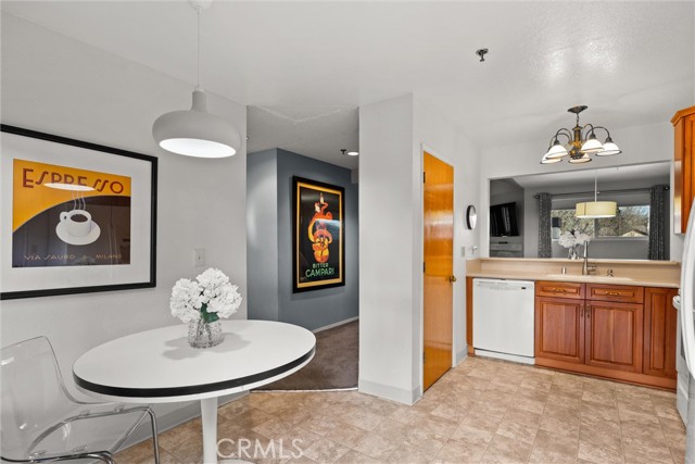 Detail Gallery Image 13 of 39 For 5 Valley Lake, Chico,  CA 95928 - 2 Beds | 2 Baths