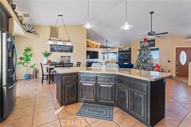23053 Roundup Way, Apple Valley CA: https://media.crmls.org/medias/2364827e-4e1a-4b50-b0a4-df8198703888.jpg