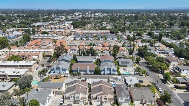 Detail Gallery Image 37 of 38 For 19017 Gault St #103,  Reseda,  CA 91335 - 3 Beds | 3 Baths