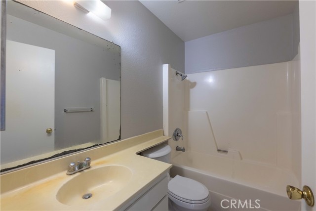 Detail Gallery Image 23 of 40 For 2346 Hayes Ave, Long Beach,  CA 90810 - 4 Beds | 2 Baths