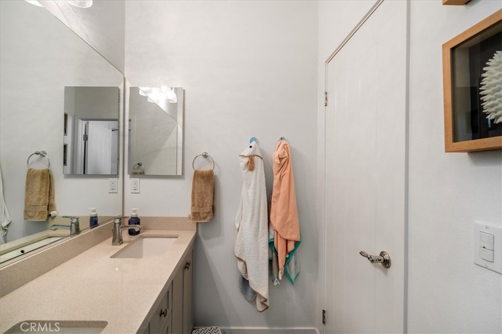 https://media.crmls.org/medias/2365284a-7533-438c-8957-8bb992a8c5bc.jpg?preset=X-Large