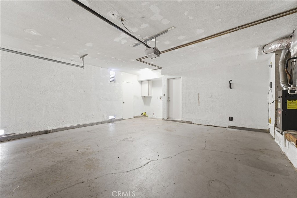 https://media.crmls.org/medias/2365981e-8c03-4d3e-a9df-9f9c31301979.jpg?preset=X-Large