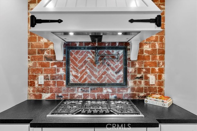 Detail Gallery Image 14 of 52 For 1167 Roxbury Dr #103,  Los Angeles,  CA 90035 - 2 Beds | 4/1 Baths